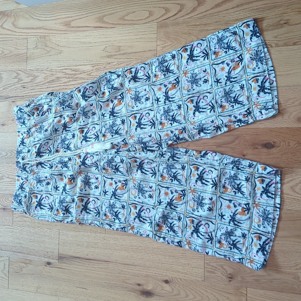 C&C California. Linen Palm Print Pants. Size Medium.